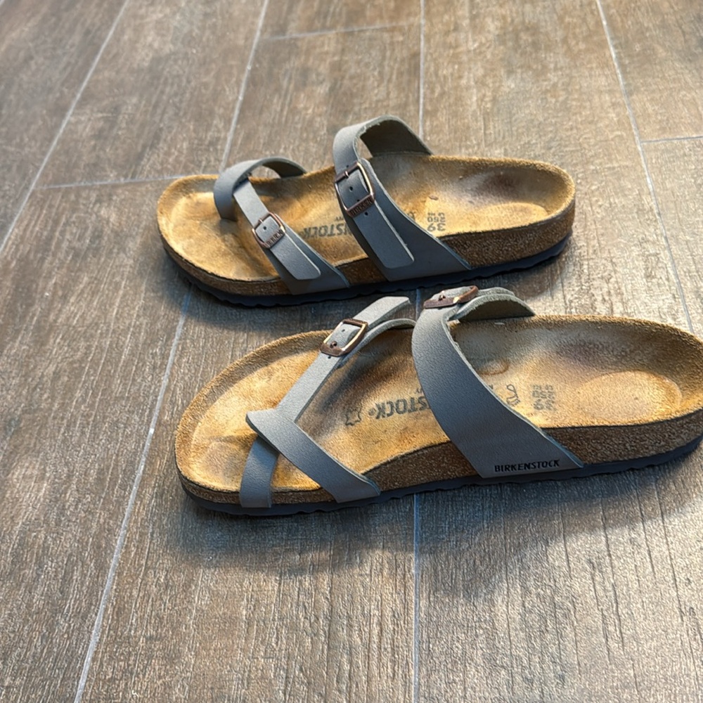 Birkenstock Mayari Sandals
Excellent used condition
Only worn a few times - Picture 3 of 4